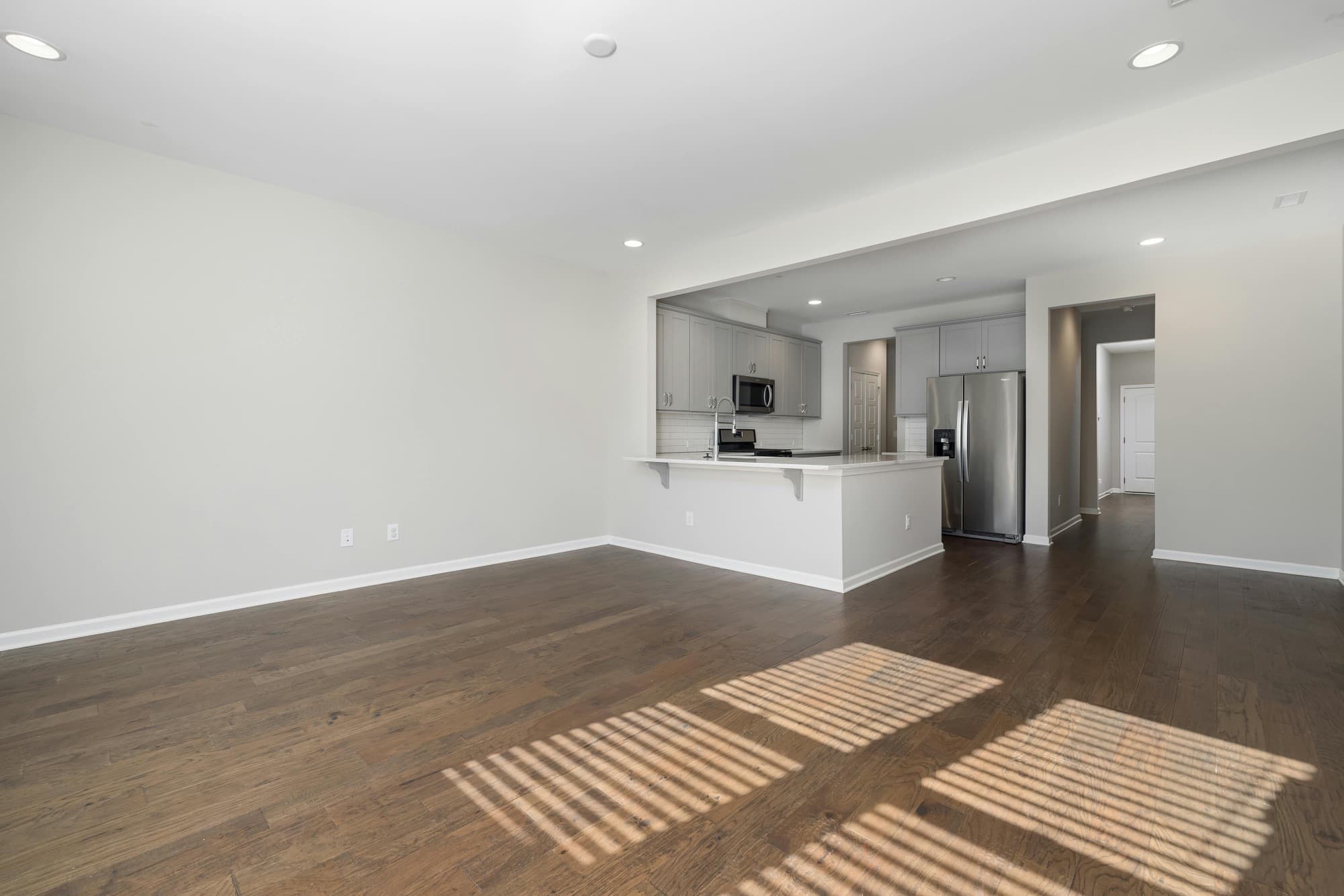Leerer living vor dem virtuellen Staging